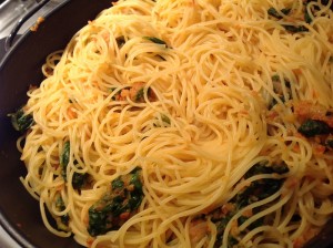 Spaghetti com espinafre pronto